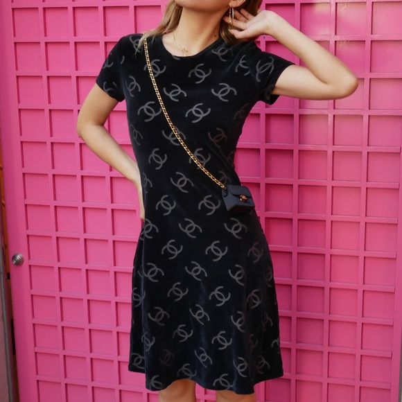 Iconic Chanel Vintage Spring 1996 Black CC Logo Velour 96P Mini Dress - Picture 15 of 16